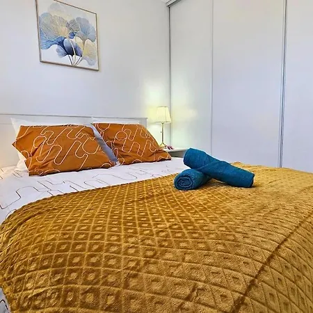 L'evasion Carcassonnais Avec Terrasse 2 Places De Parking Privee Apartment *